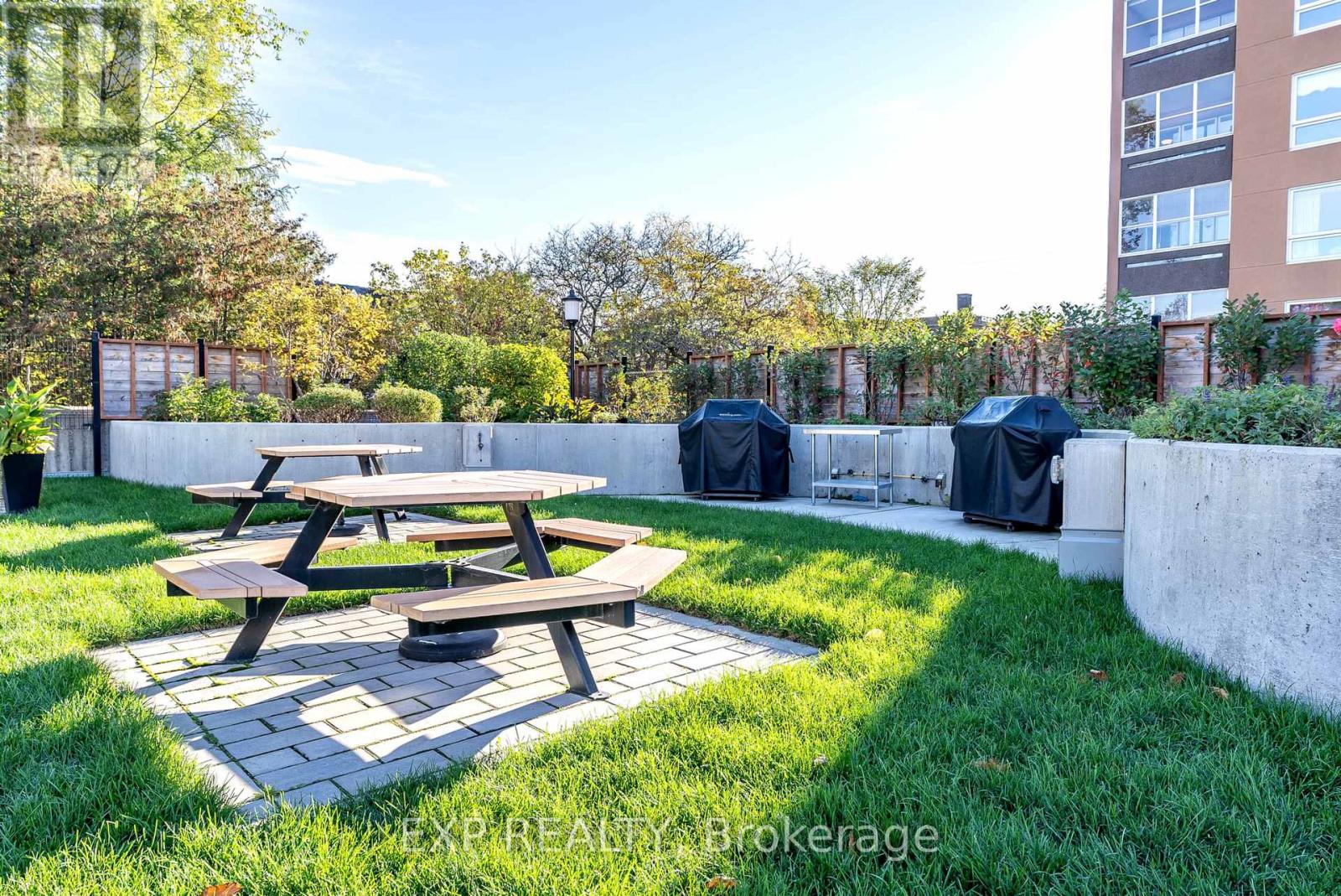 Photo 14 of 306 373 Laurier Avenue E, Ottawa ON