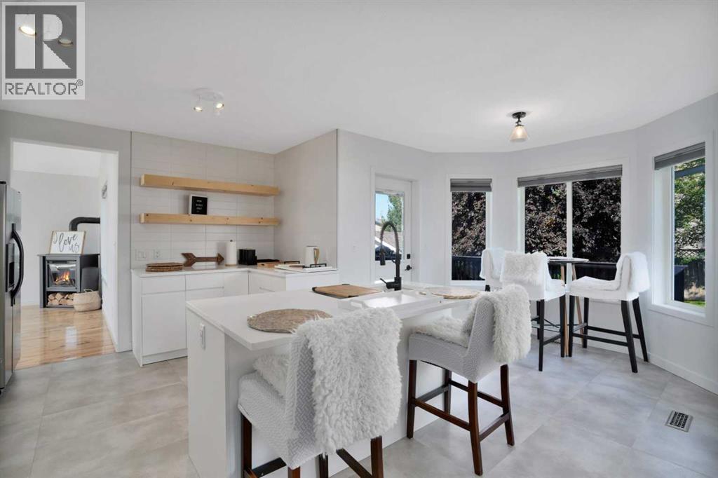 Photo 12 of 15 Pritchard Close, Sylvan Lake AB
