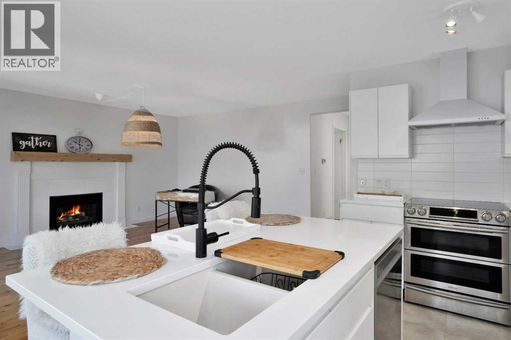 Photo 9 of 15 Pritchard Close, Sylvan Lake AB