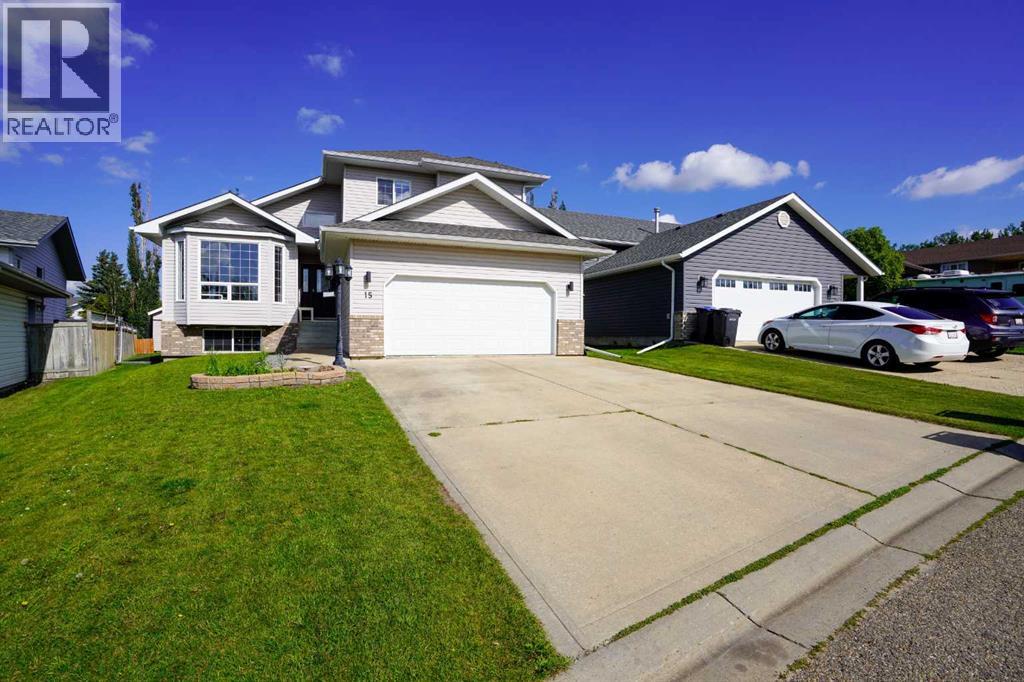 Photo 2 of 15 Pritchard Close, Sylvan Lake AB