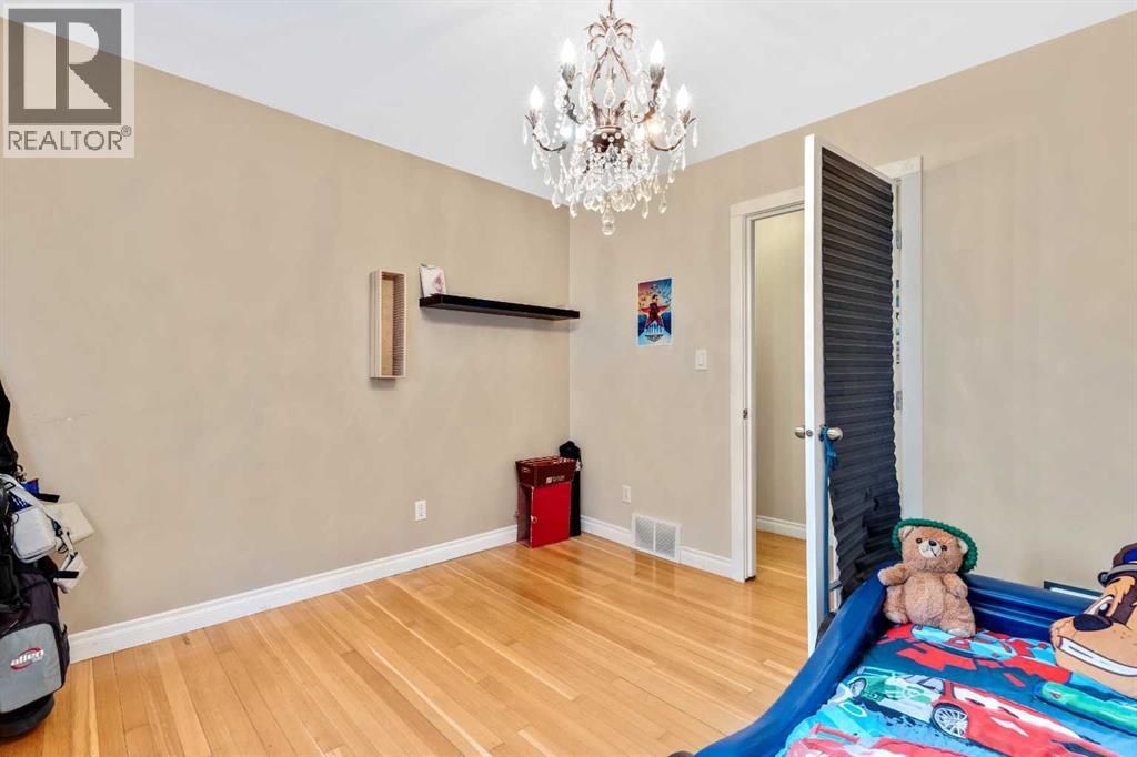 Single Family House for Sale in  Bow Crescent NW Bowness Calgary 