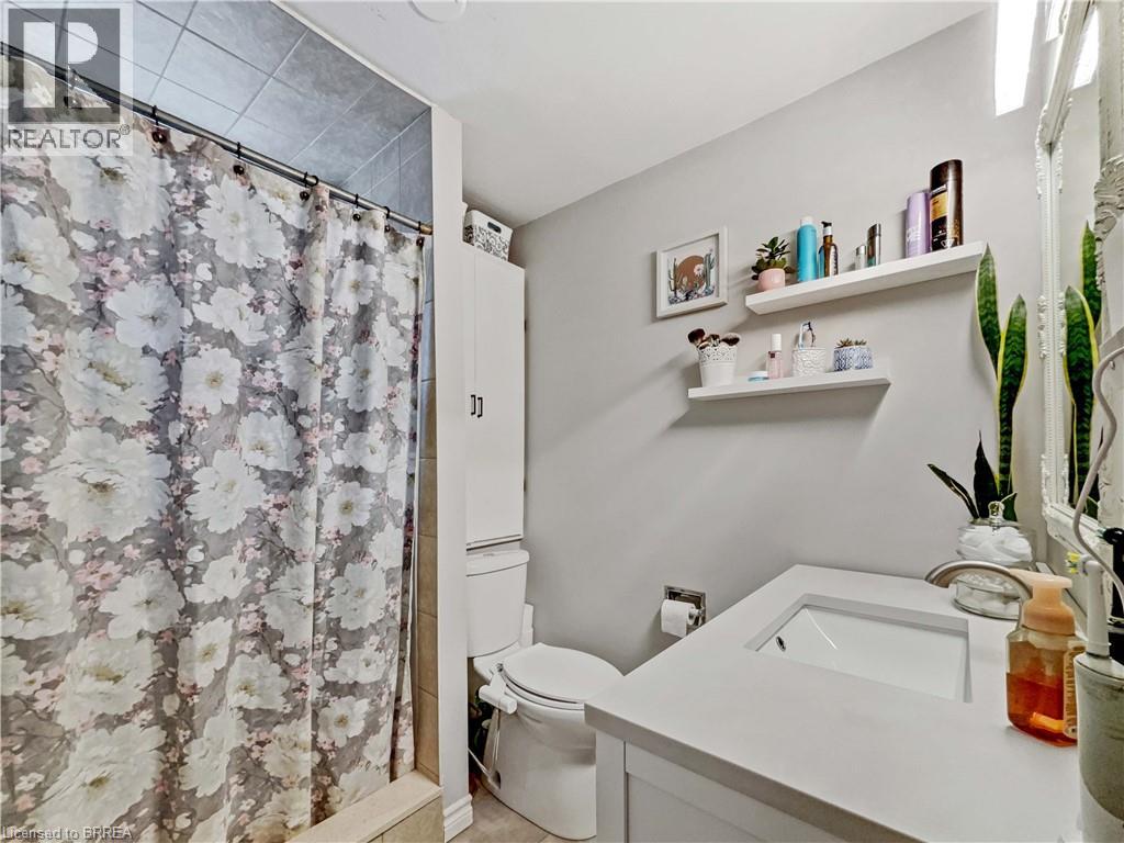 Photo 12 of 71 Harrison Avenue, Hamilton ON