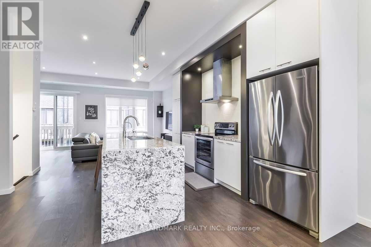 Photo 2 of 103 Genuine Lane, Richmond Hill ON