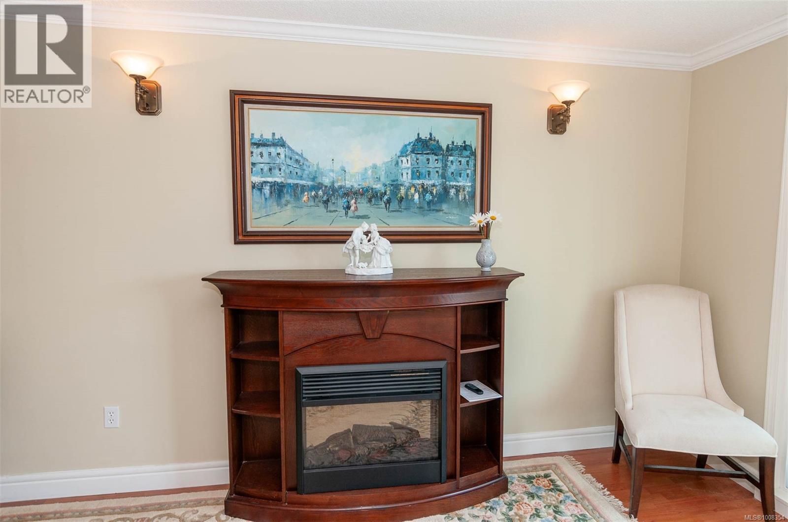 Photo 11 of 302 1024 Fairfield Rd, Victoria BC