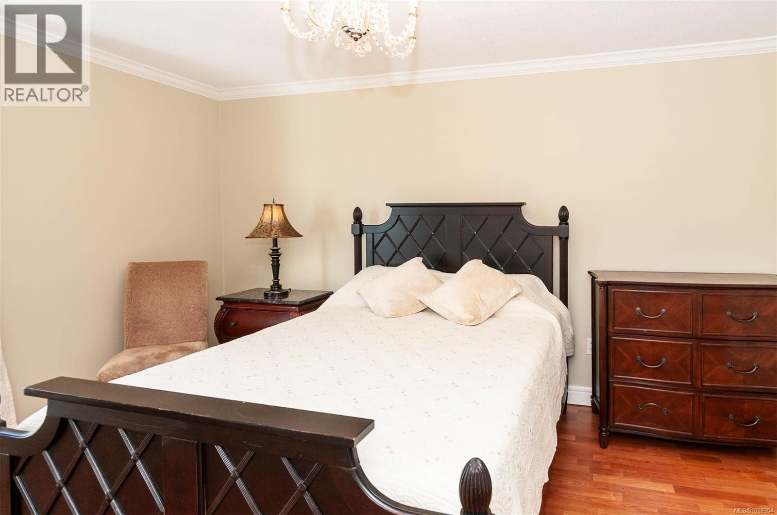 Photo 17 of 302 1024 Fairfield Rd, Victoria BC