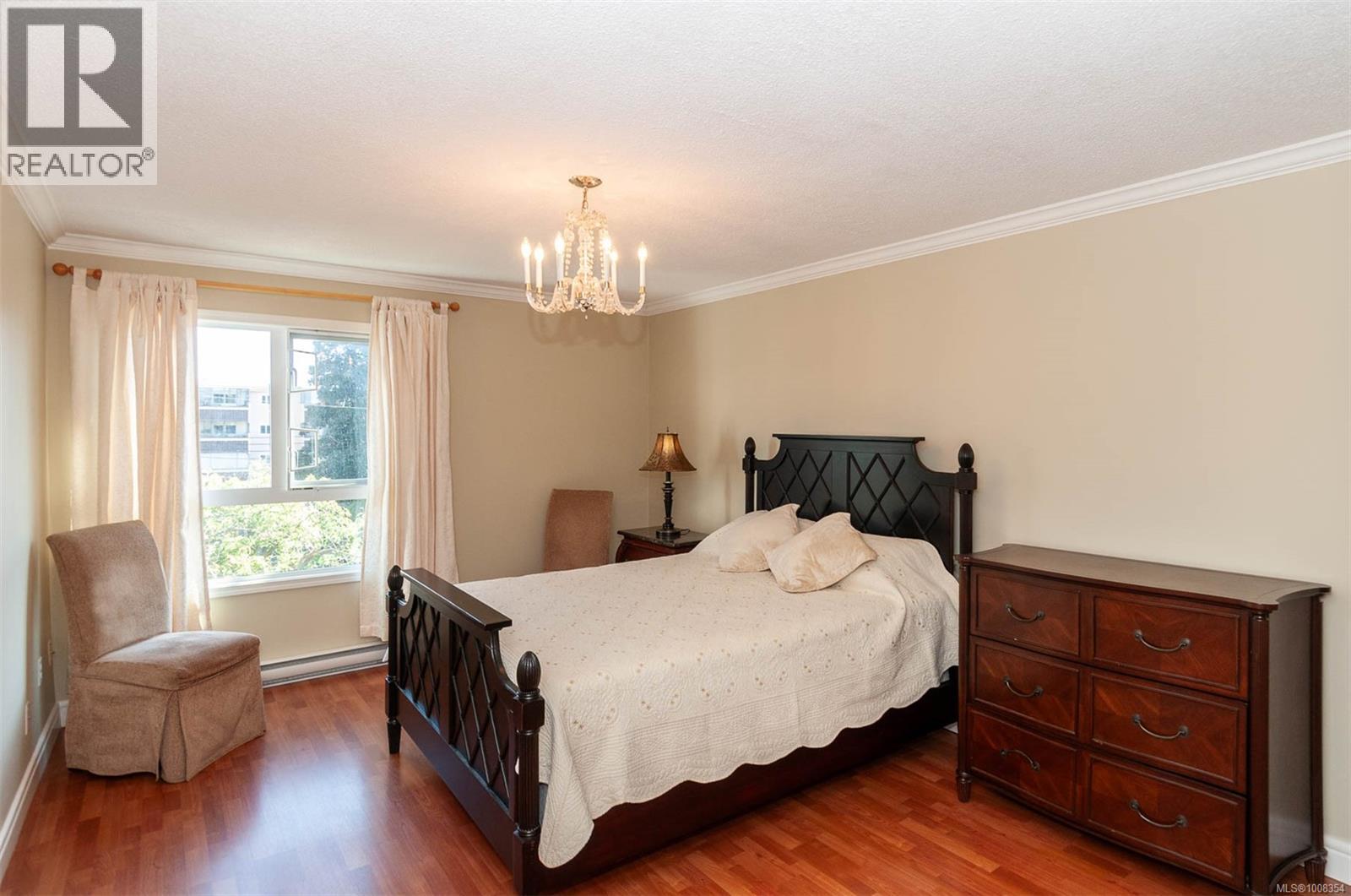 Photo 16 of 302 1024 Fairfield Rd, Victoria BC
