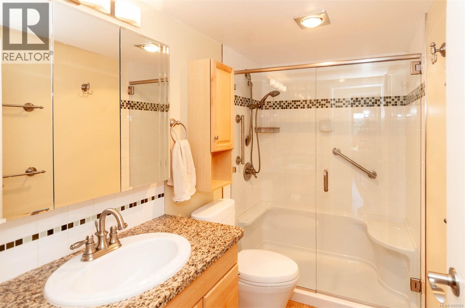 Photo 22 of 302 1024 Fairfield Rd, Victoria BC