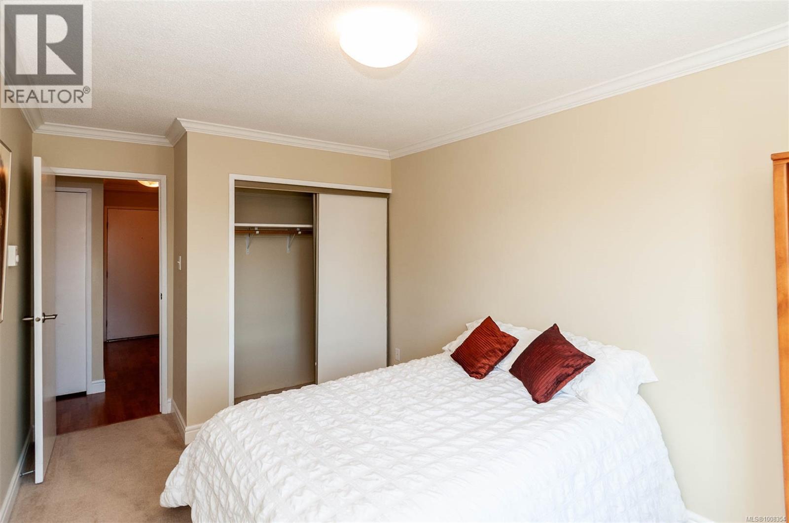 Photo 21 of 302 1024 Fairfield Rd, Victoria BC