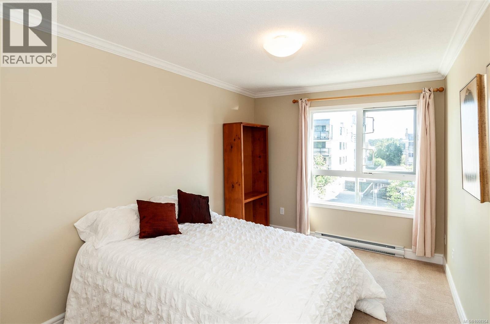Photo 20 of 302 1024 Fairfield Rd, Victoria BC