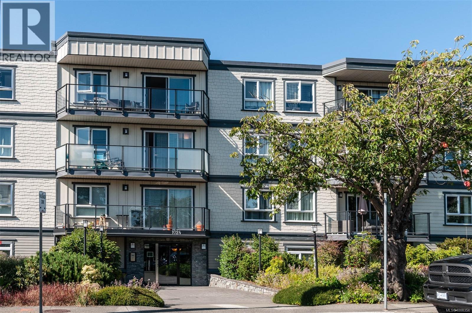 Photo 1 of 302 1024 Fairfield Rd, Victoria BC