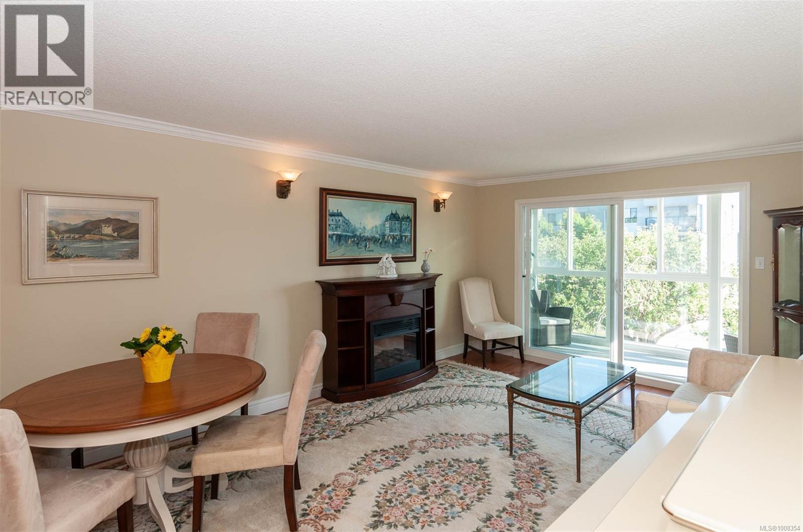 Photo 2 of 302 1024 Fairfield Rd, Victoria BC