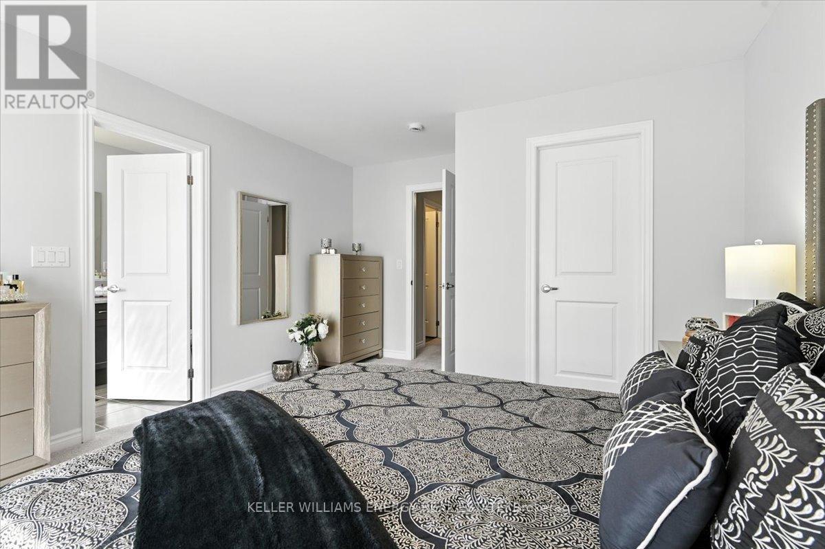 Photo 27 of 6 Marlborough Street, Whitby ON