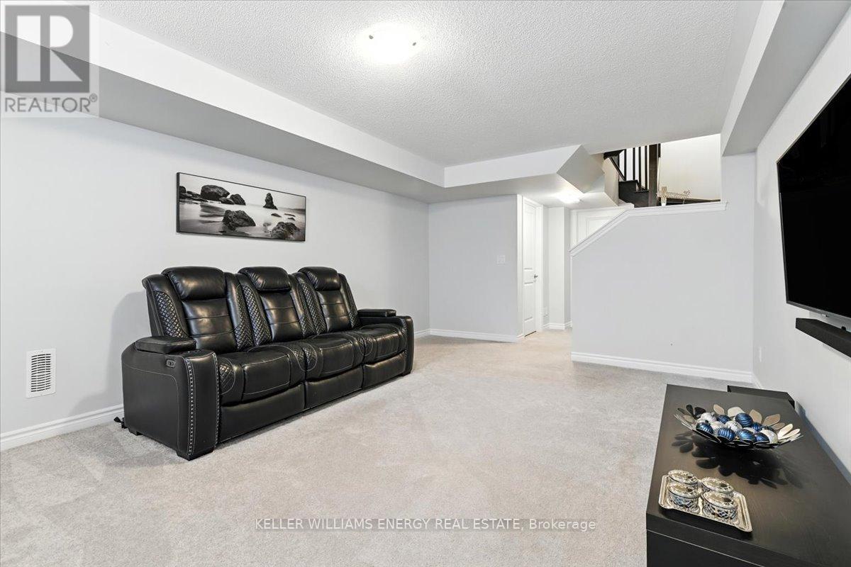 Photo 31 of 6 Marlborough Street, Whitby ON