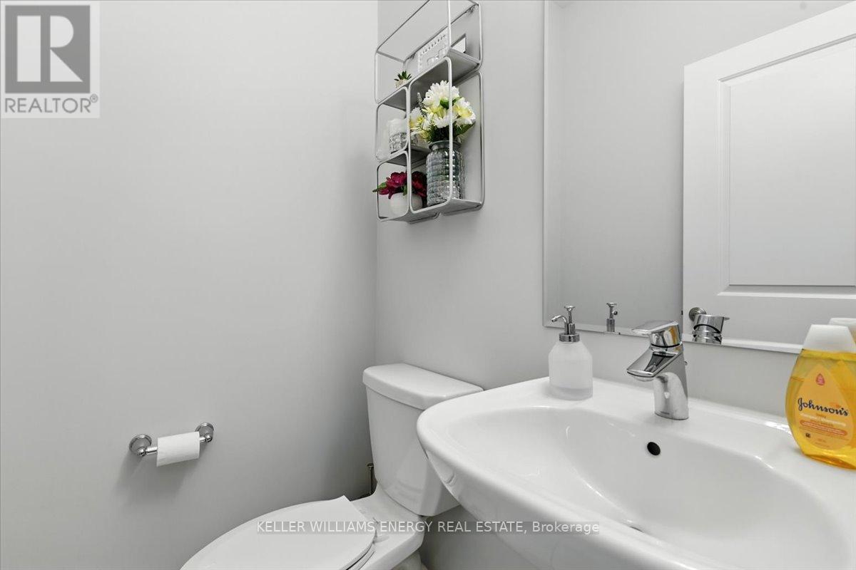 Photo 4 of 6 Marlborough Street, Whitby ON