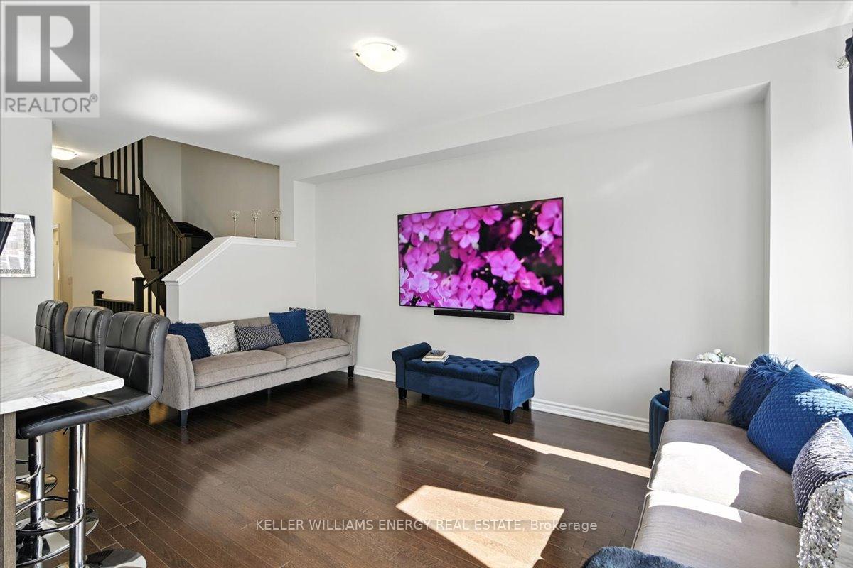 Photo 9 of 6 Marlborough Street, Whitby ON