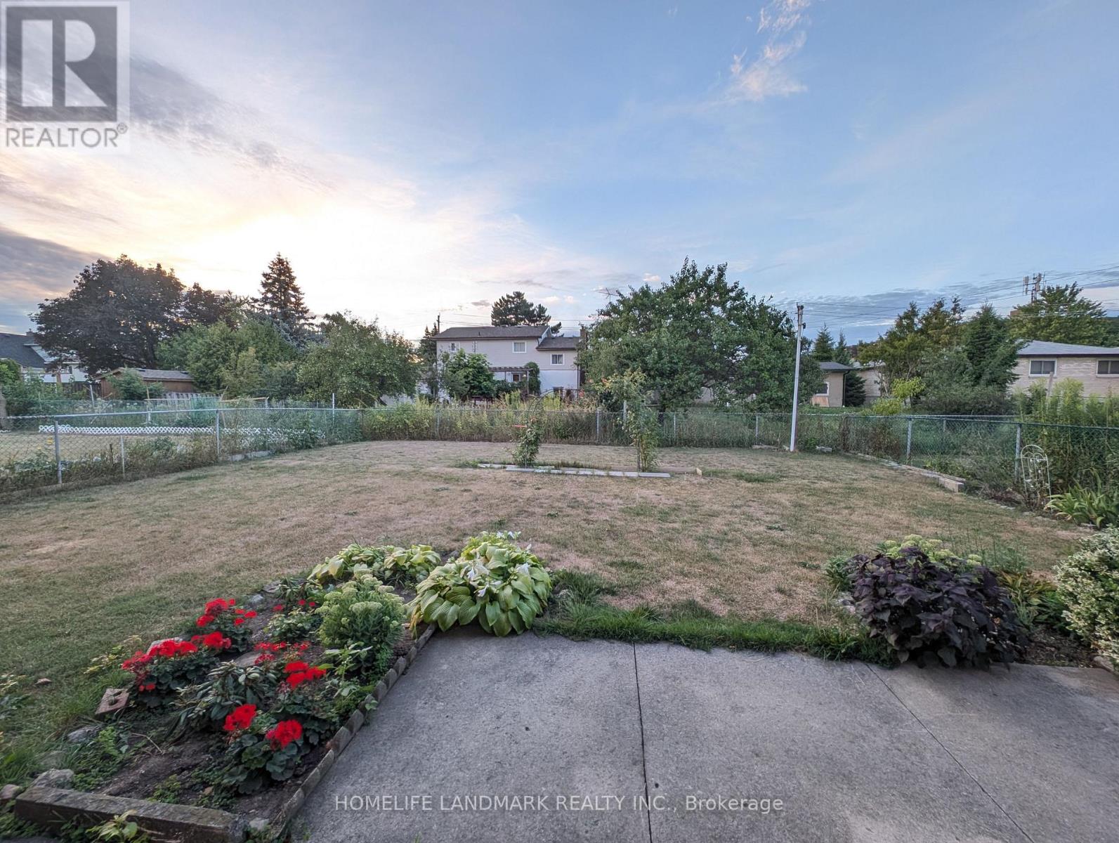 Photo 21 of Upper Unit 56 Bickerton Crescent, Toronto ON