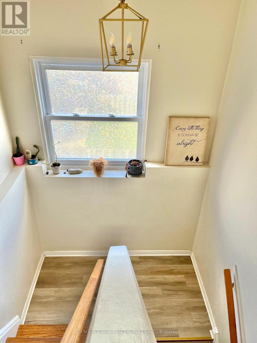 Photo 11 of 18 1300 Upper Ottawa Street, Hamilton ON