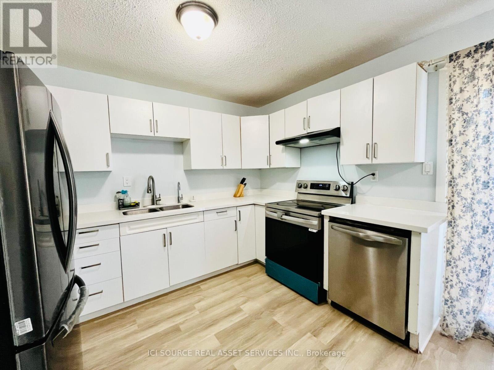 Photo 7 of 18 1300 Upper Ottawa Street, Hamilton ON