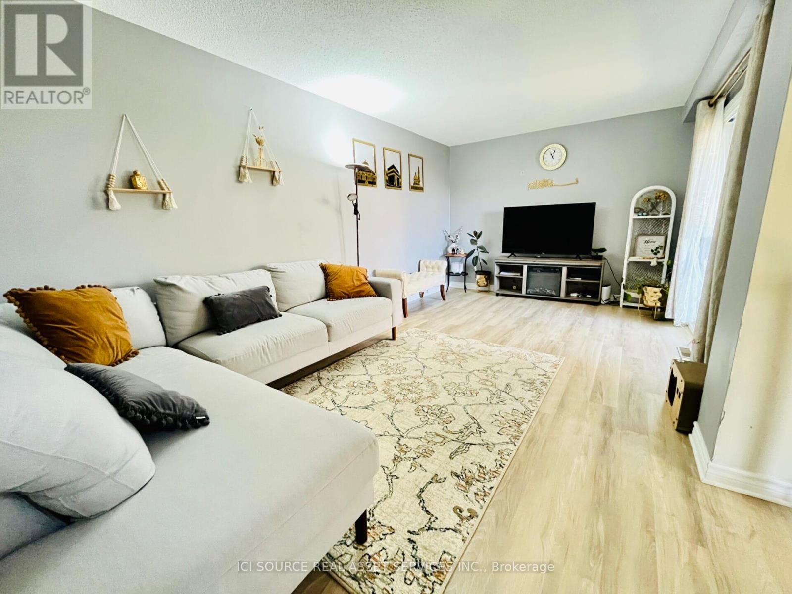 Photo 2 of 18 1300 Upper Ottawa Street, Hamilton ON
