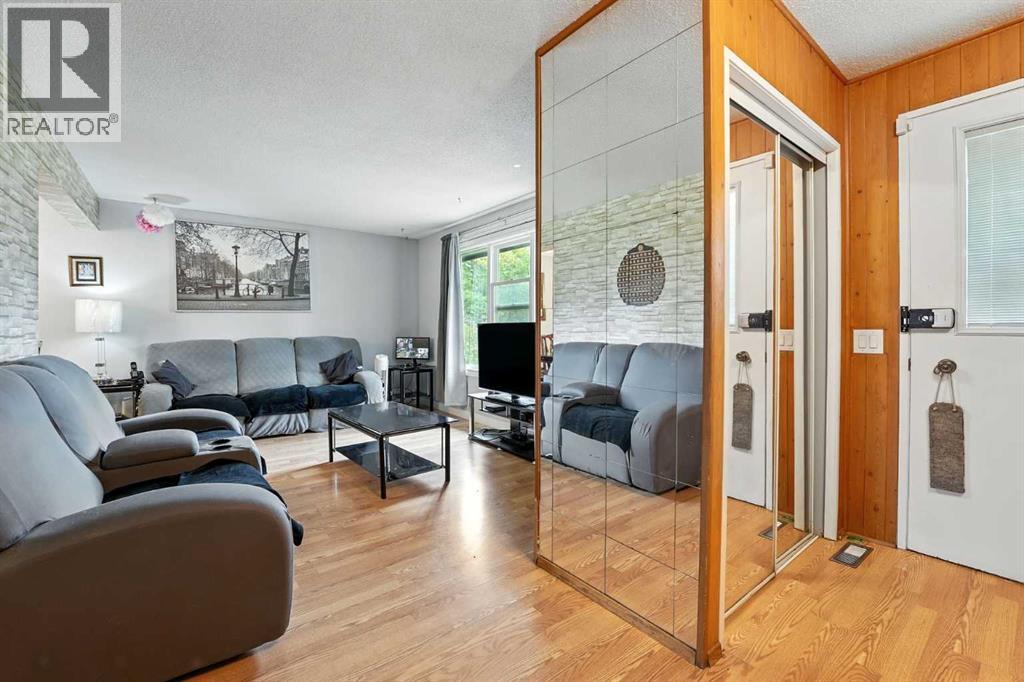 Single Family House for Sale in  Doverville Crescent SE Dover Calgary 