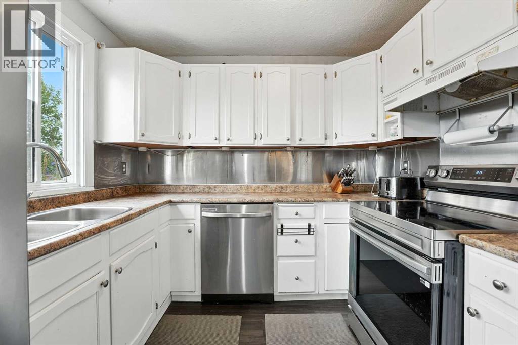 Single Family House for Sale in  Doverville Crescent SE Dover Calgary 