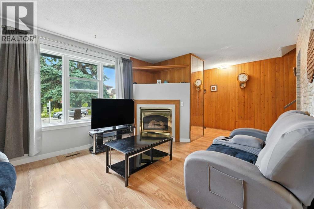 Single Family House for Sale in  Doverville Crescent SE Dover Calgary 