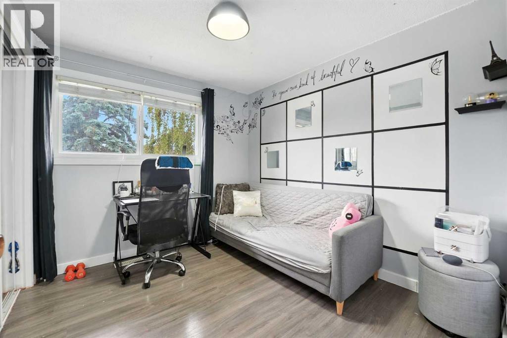 Single Family House for Sale in  Doverville Crescent SE Dover Calgary 