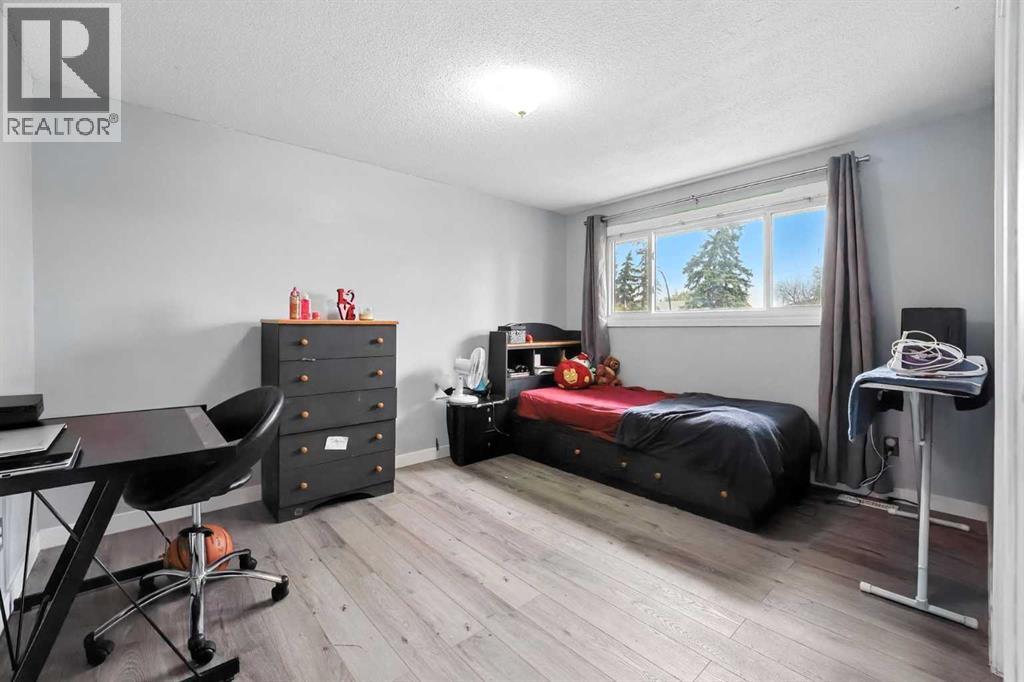 Single Family House for Sale in  Doverville Crescent SE Dover Calgary 