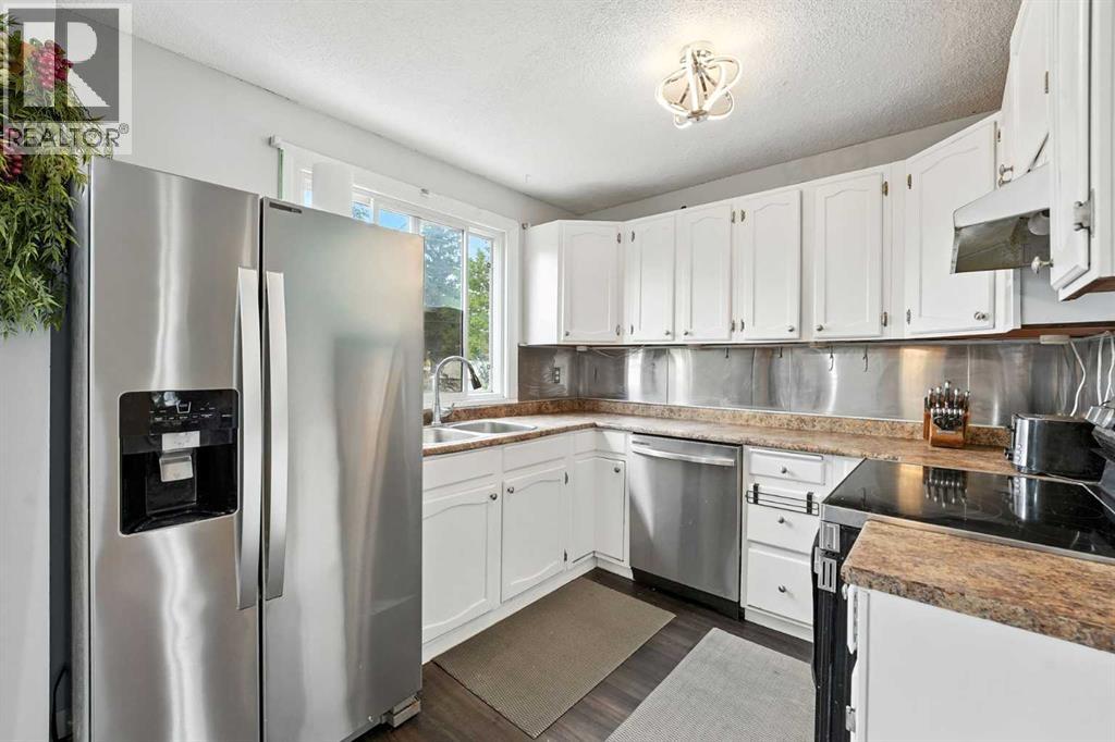 Single Family House for Sale in  Doverville Crescent SE Dover Calgary 