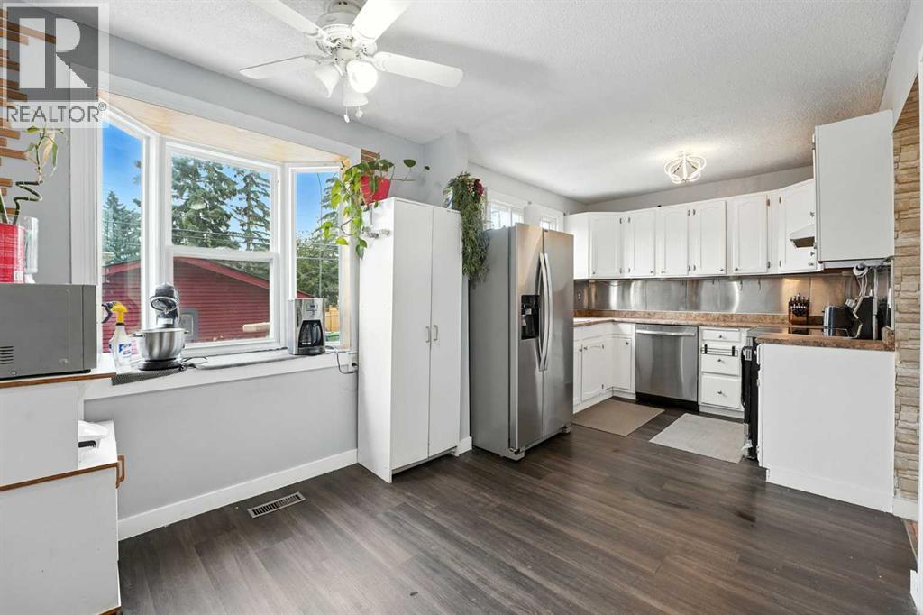 Single Family House for Sale in  Doverville Crescent SE Dover Calgary 