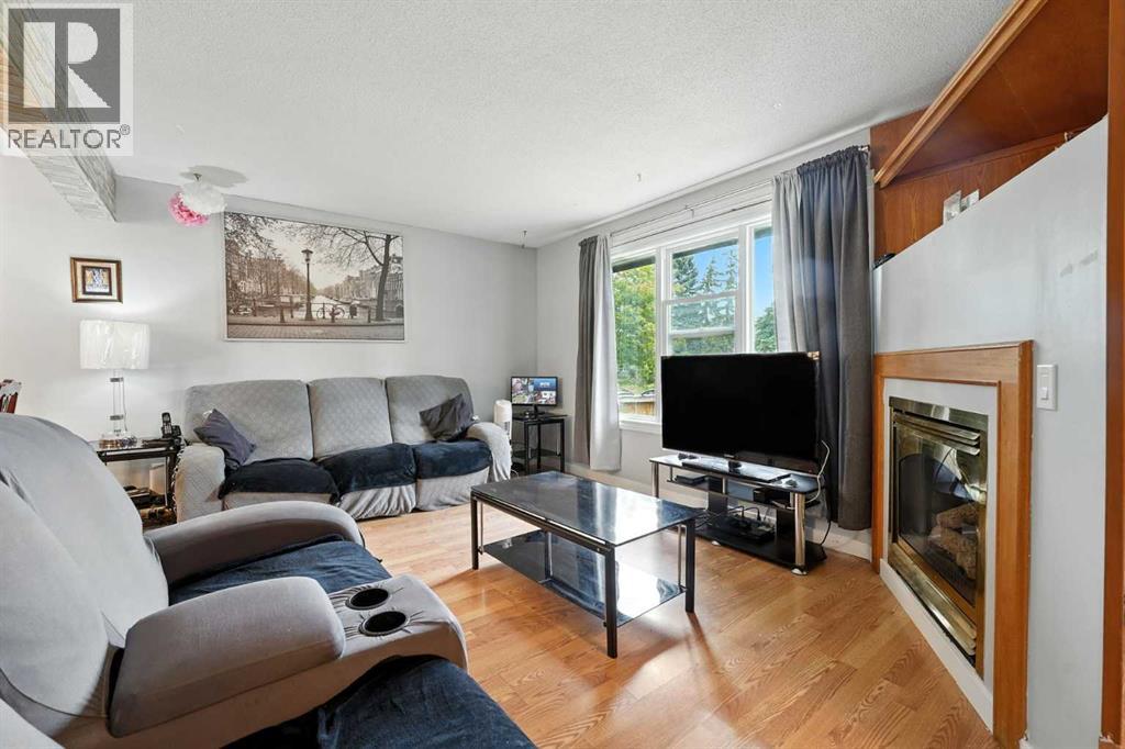 Single Family House for Sale in  Doverville Crescent SE Dover Calgary 