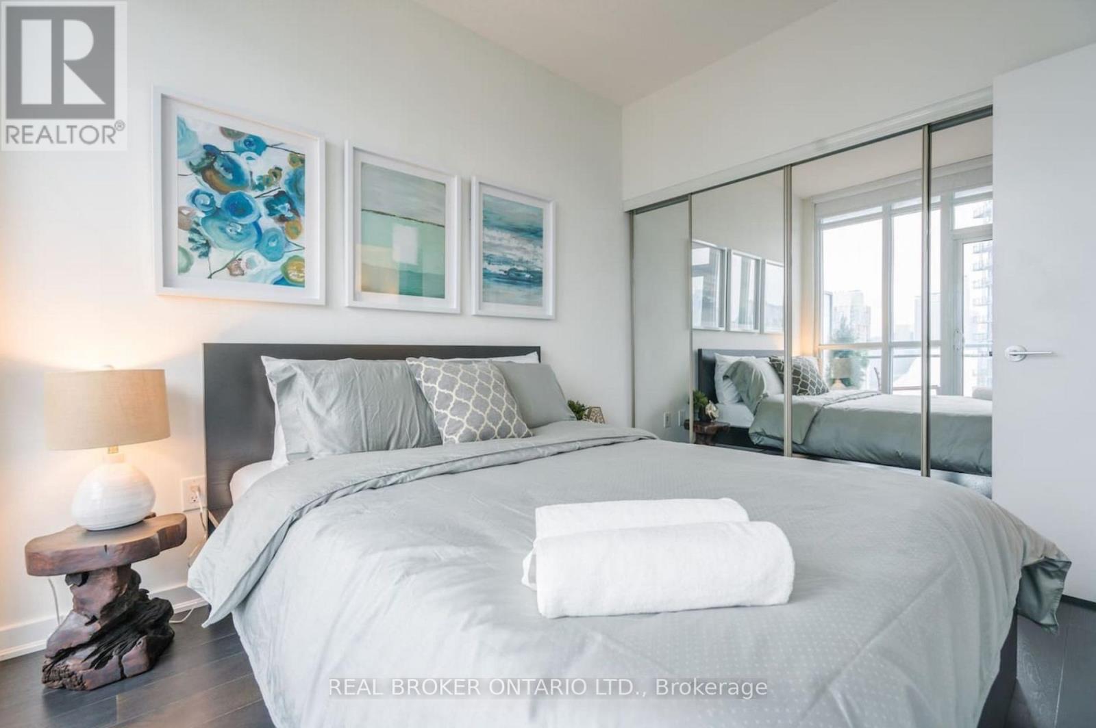 Photo 18 of 3203 15 Iceboat Terrace, Toronto ON