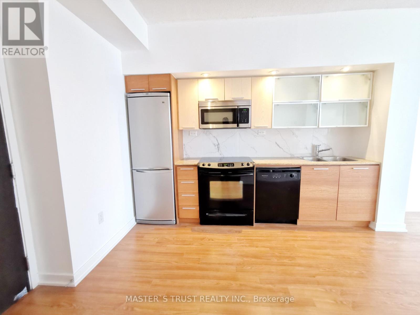 Photo 8 of 4101 25 Capreol Court, Toronto ON