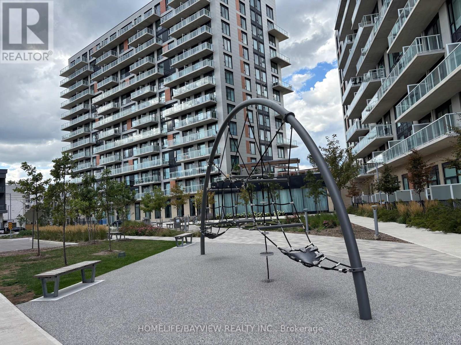 Photo 15 of 930 2 David Eyer Road, Richmond Hill ON