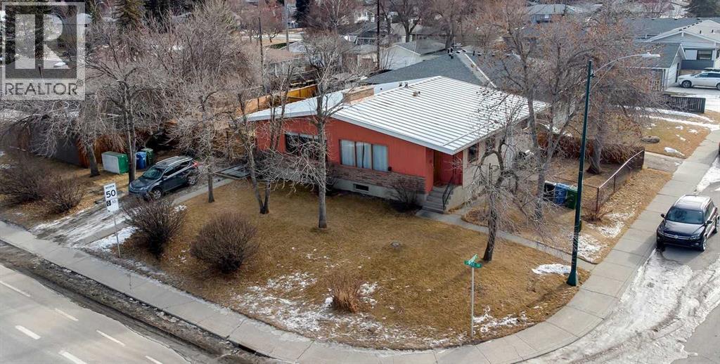 Multi-family House Bungalow for Sale in / Spruce Drive SW Wildwood Calgary 