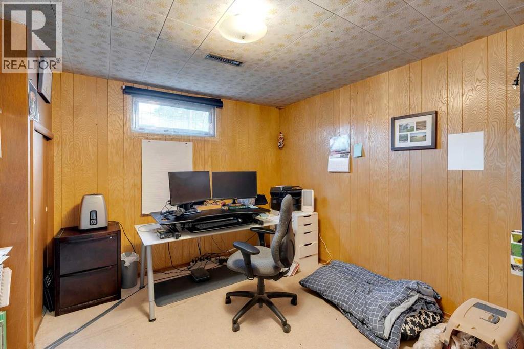 Multi-family House Bungalow for Sale in / Spruce Drive SW Wildwood Calgary 