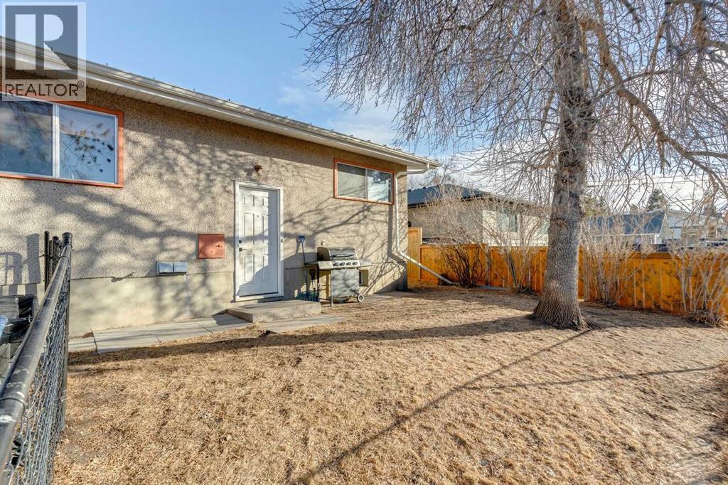 Multi-family House Bungalow for Sale in / Spruce Drive SW Wildwood Calgary 