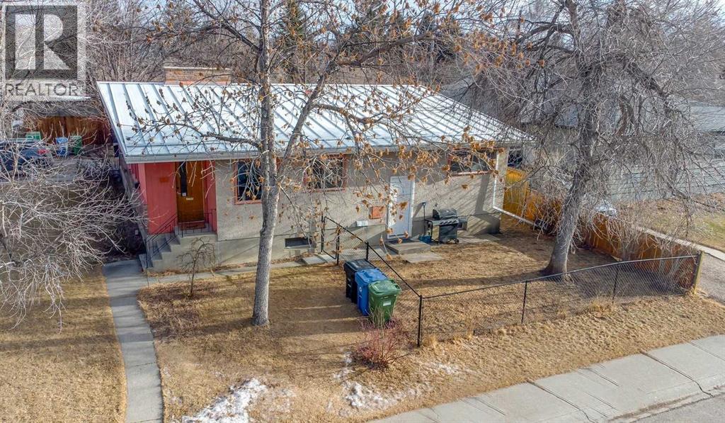 Multi-family House Bungalow for Sale in / Spruce Drive SW Wildwood Calgary 