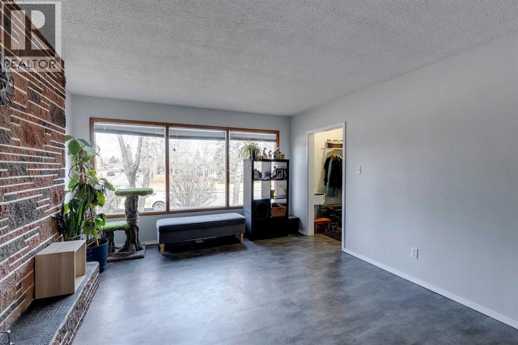 Multi-family House Bungalow for Sale in / Spruce Drive SW Wildwood Calgary 