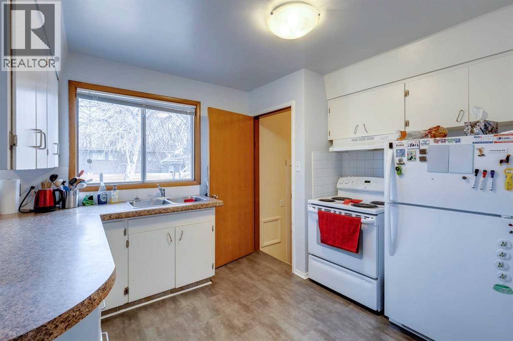 Multi-family House Bungalow for Sale in / Spruce Drive SW Wildwood Calgary 