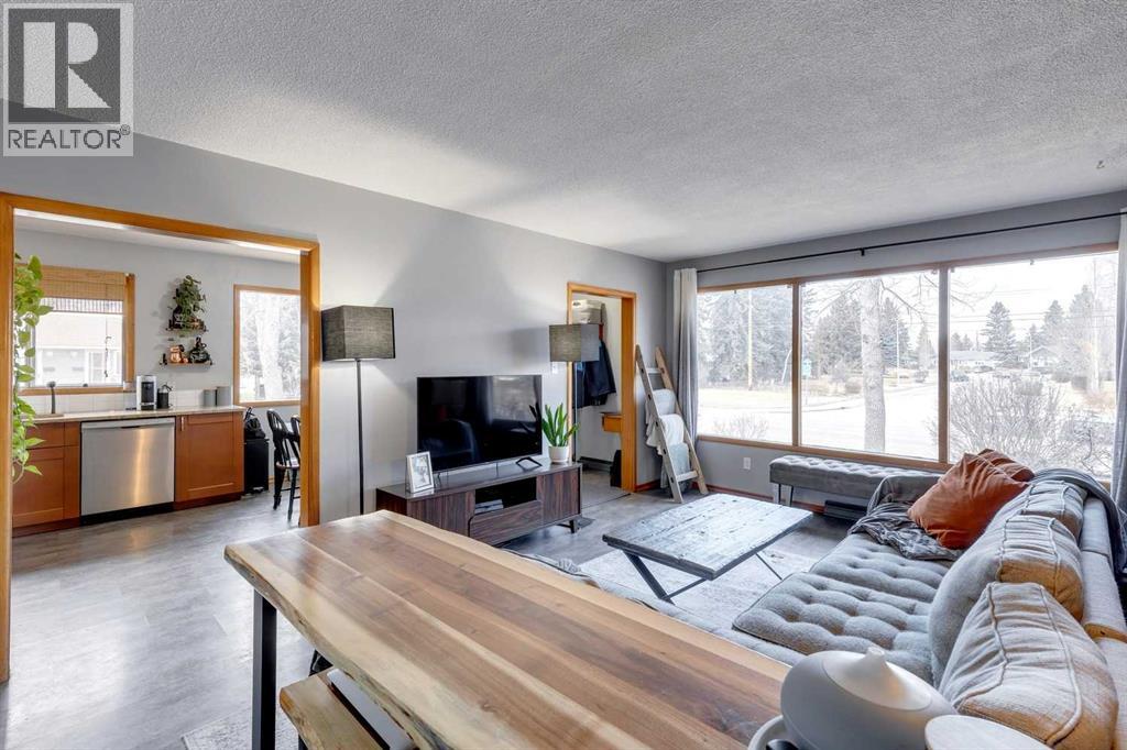 Multi-family House Bungalow for Sale in / Spruce Drive SW Wildwood Calgary 