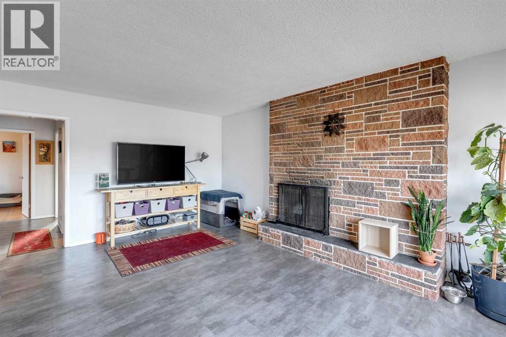 Multi-family House Bungalow for Sale in / Spruce Drive SW Wildwood Calgary 