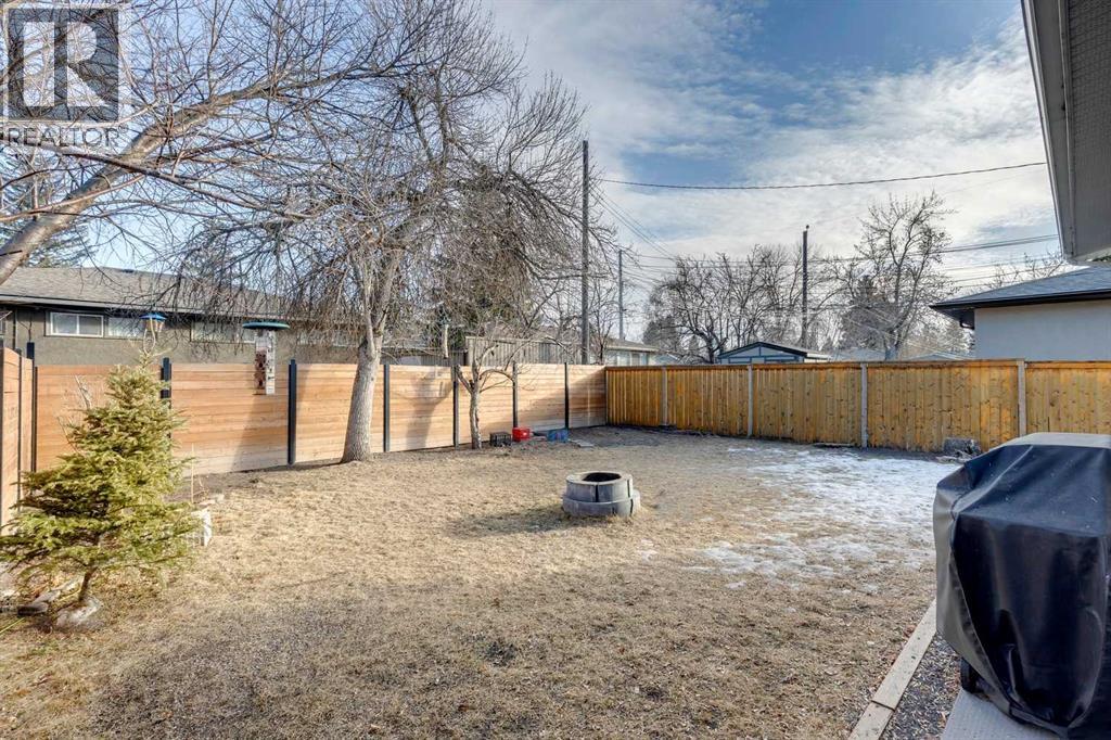 Multi-family House Bungalow for Sale in / Spruce Drive SW Wildwood Calgary 