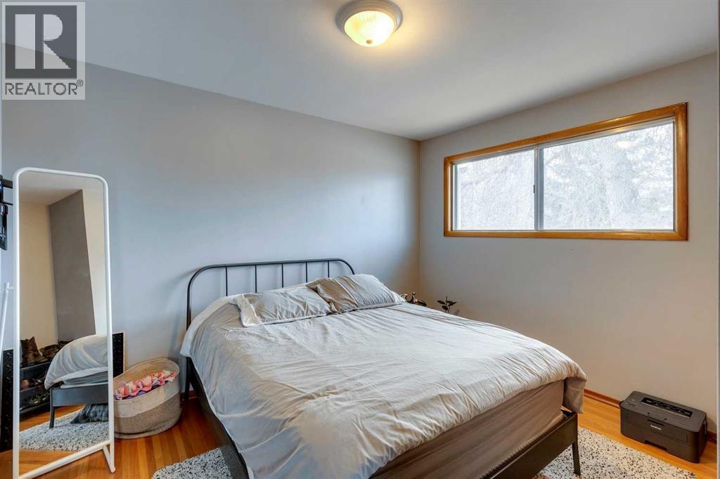 Multi-family House Bungalow for Sale in / Spruce Drive SW Wildwood Calgary 