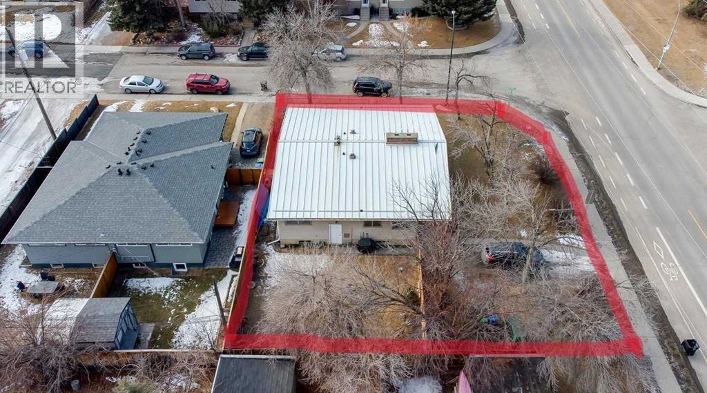 Multi-family House Bungalow for Sale in / Spruce Drive SW Wildwood Calgary 
