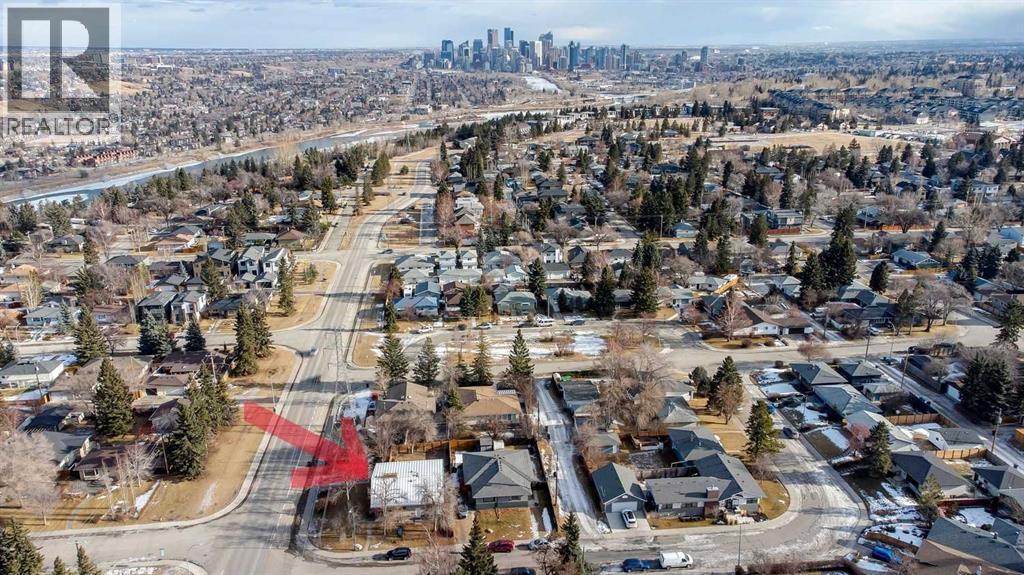 Multi-family House Bungalow for Sale in / Spruce Drive SW Wildwood Calgary 