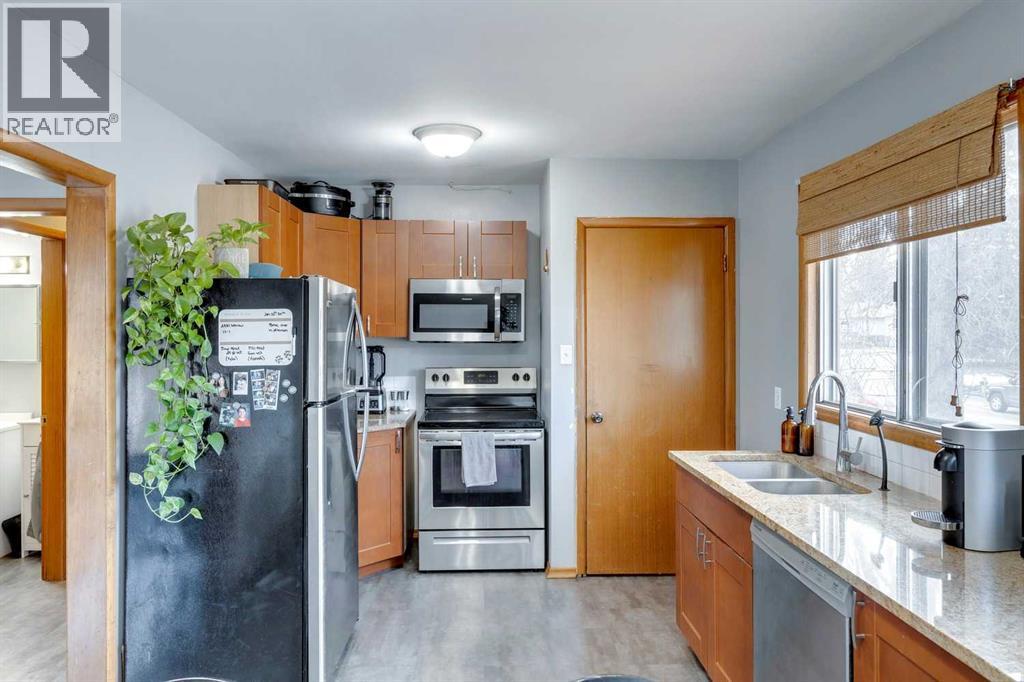 Multi-family House Bungalow for Sale in / Spruce Drive SW Wildwood Calgary 