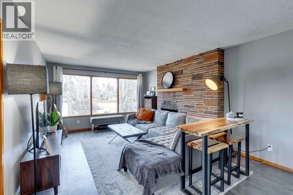 Multi-family House Bungalow for Sale in / Spruce Drive SW Wildwood Calgary 