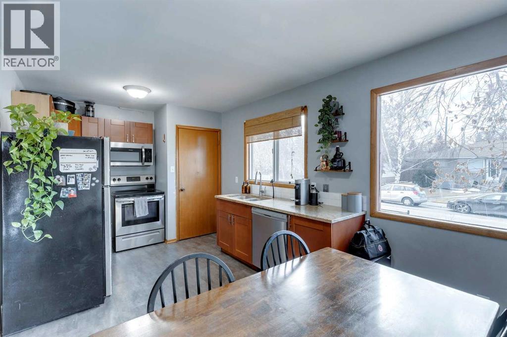 Multi-family House Bungalow for Sale in / Spruce Drive SW Wildwood Calgary 