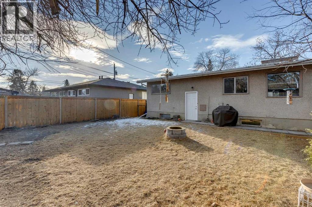 Multi-family House Bungalow for Sale in / Spruce Drive SW Wildwood Calgary 